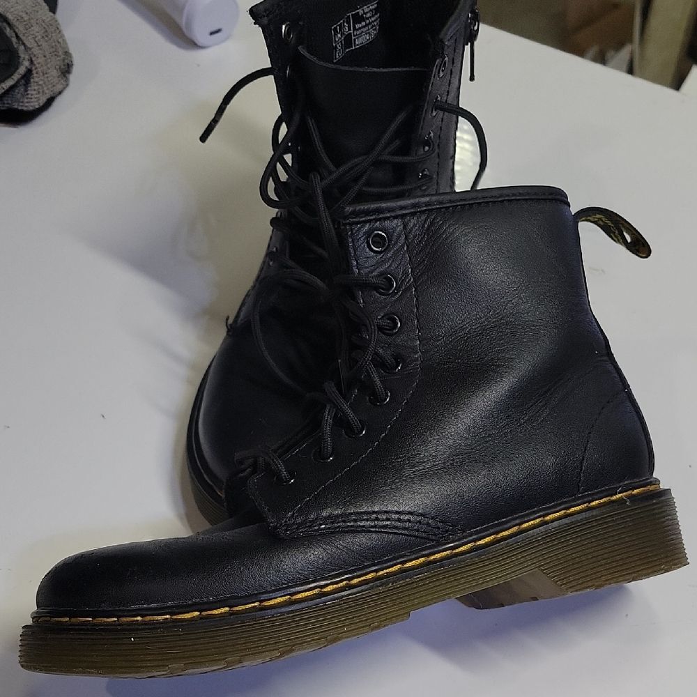 Size 2 Dr Martens Lace Up Boot Black Great Condition